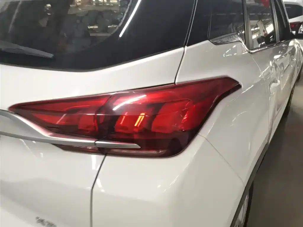 Beijing X3 2019 1.5T Manual Glory Edition — миниатюра 8