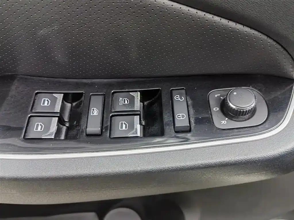 Senova X55 2016 1.5T CVT Elite Edition — миниатюра 9