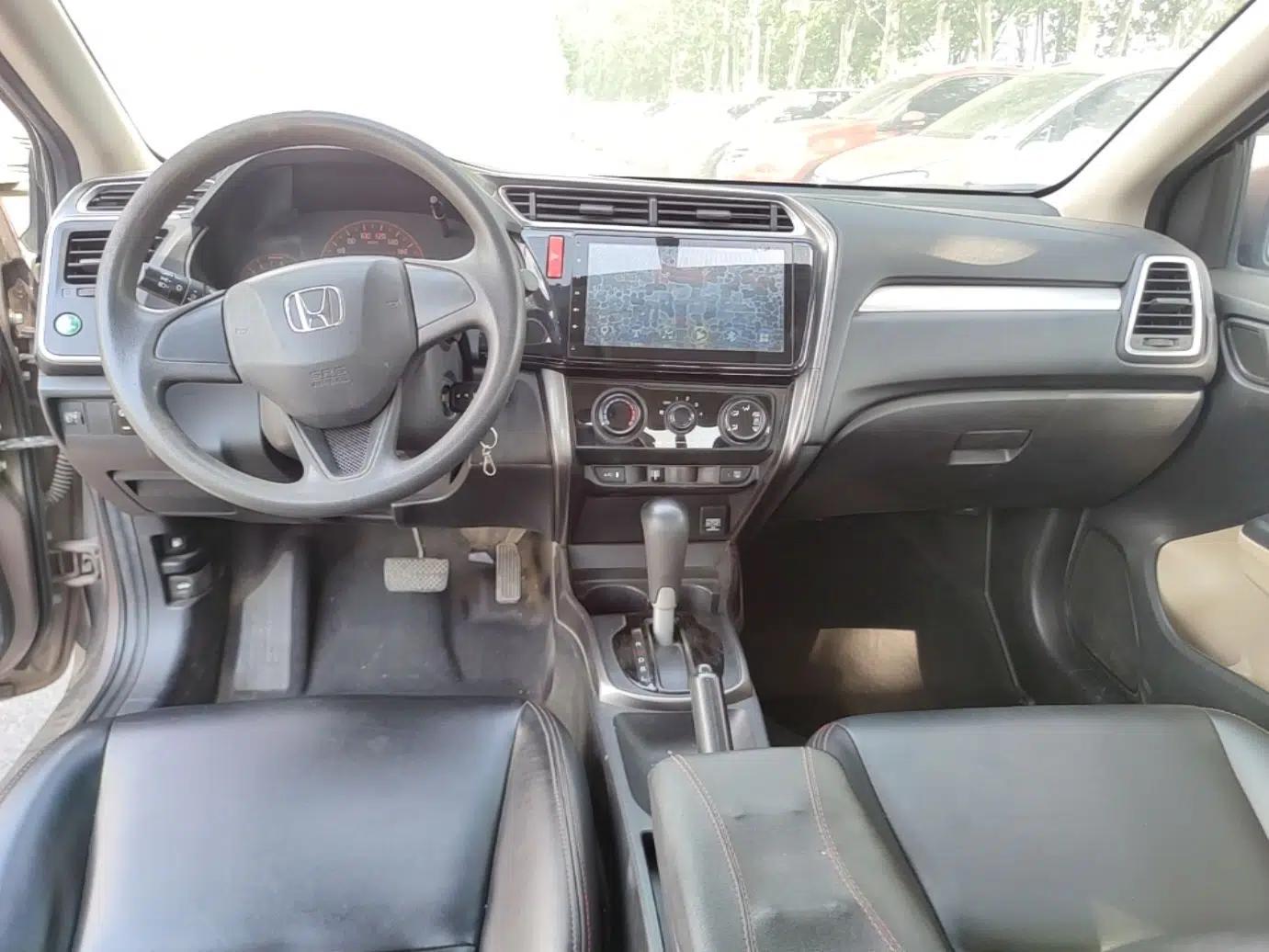 Honda Greiz 2016 1.5L CVT Classic Edition — миниатюра 13