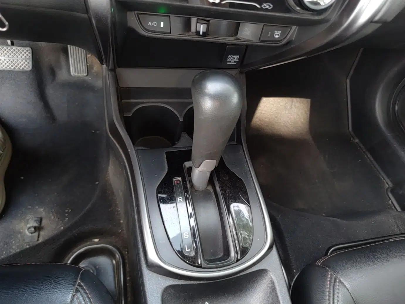 Honda Greiz 2016 1.5L CVT Classic Edition — миниатюра 17