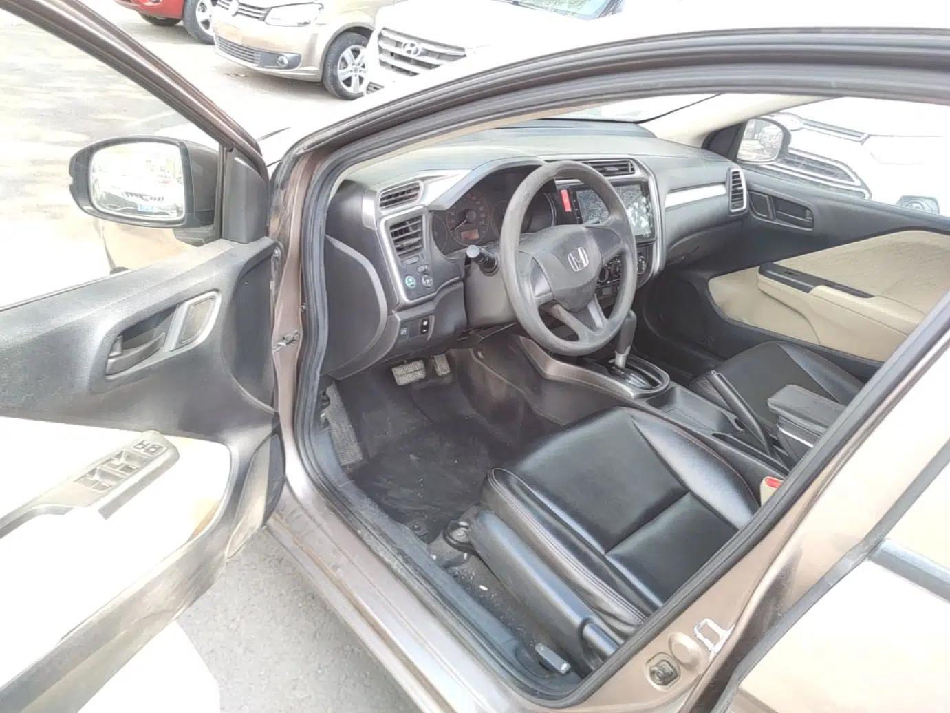 Honda Greiz 2016 1.5L CVT Classic Edition — миниатюра 19