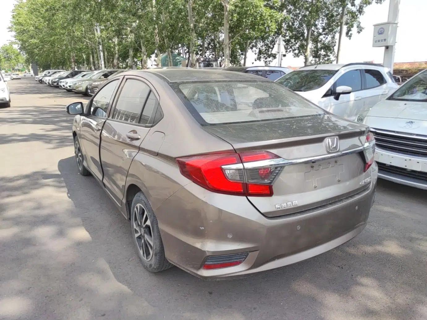 Honda Greiz 2016 1.5L CVT Classic Edition — миниатюра 4