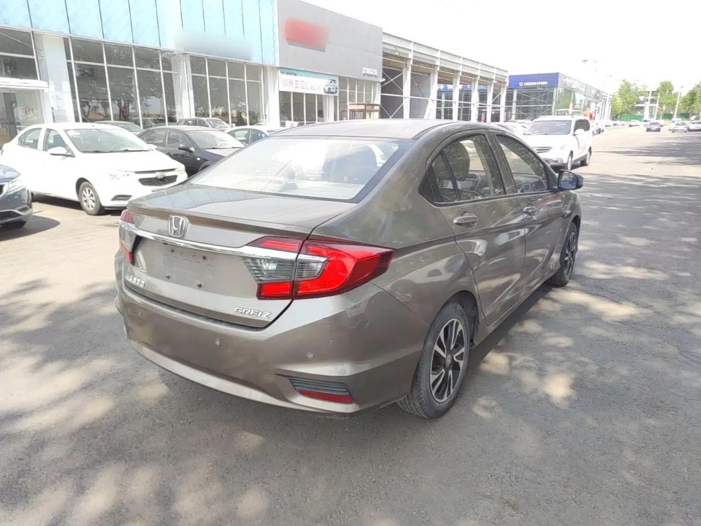 Honda Greiz 2016 1.5L CVT Classic Edition — миниатюра 6