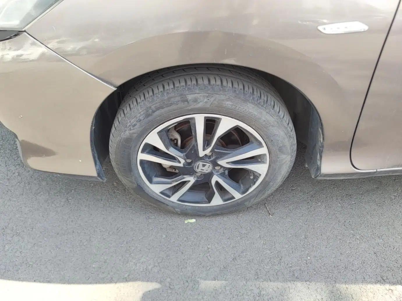 Honda Greiz 2016 1.5L CVT Classic Edition — миниатюра 8