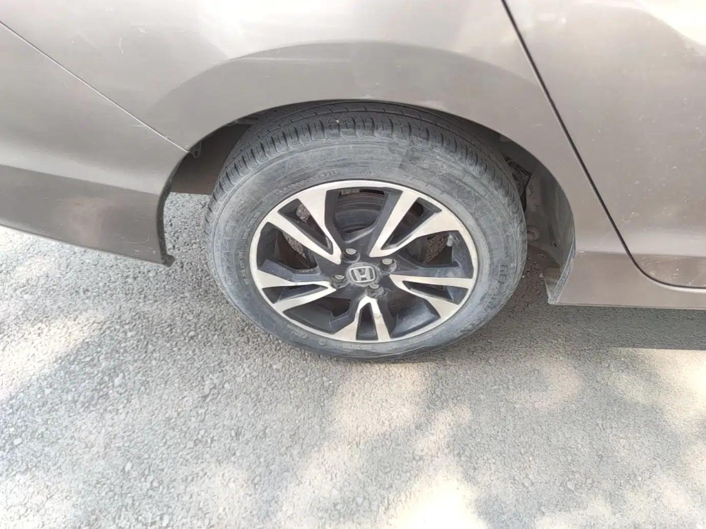 Honda Greiz 2016 1.5L CVT Classic Edition — миниатюра 10