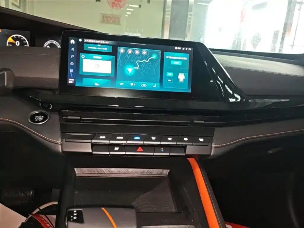 Changan UNI-V Smart Electric iDD 2023 Model, Smart Electric iDD 1.5T, 113km/h Smart Fun Edition — миниатюра 13