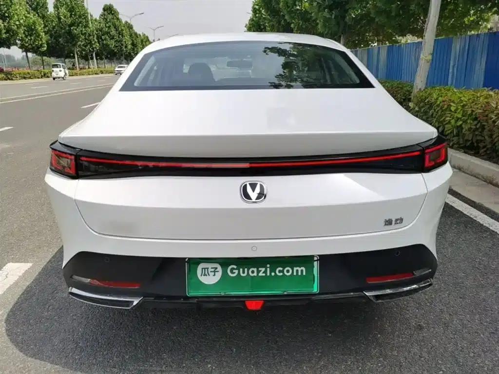 Changan Eado PHEV 2025 Smart Blue Whale 145KM Battleship Edition — миниатюра 6