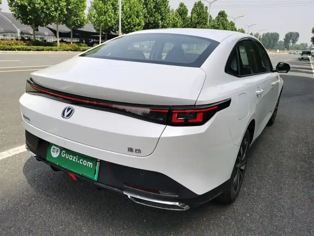Changan Eado PHEV 2025 Smart Blue Whale 145KM Battleship Edition — миниатюра 7