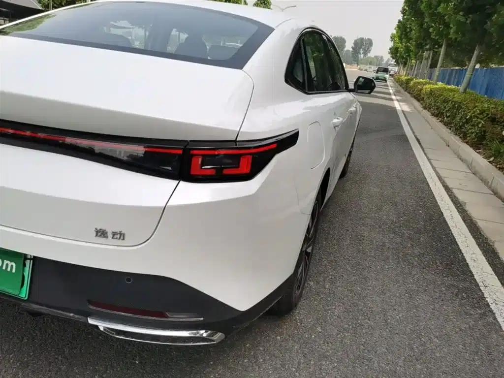 Changan Eado PHEV 2025 Smart Blue Whale 145KM Battleship Edition — миниатюра 8