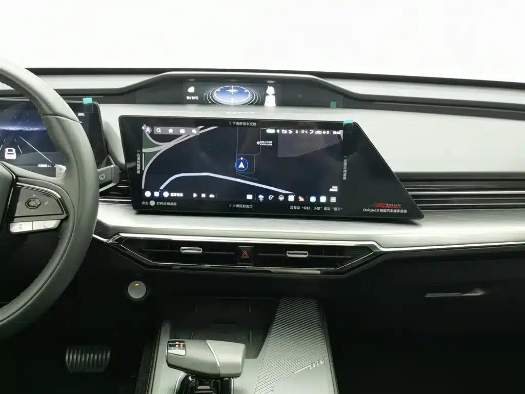 Changan Oushang Z6 2022 Blue Whale 1.5T DCT Smart City Edition — миниатюра 12