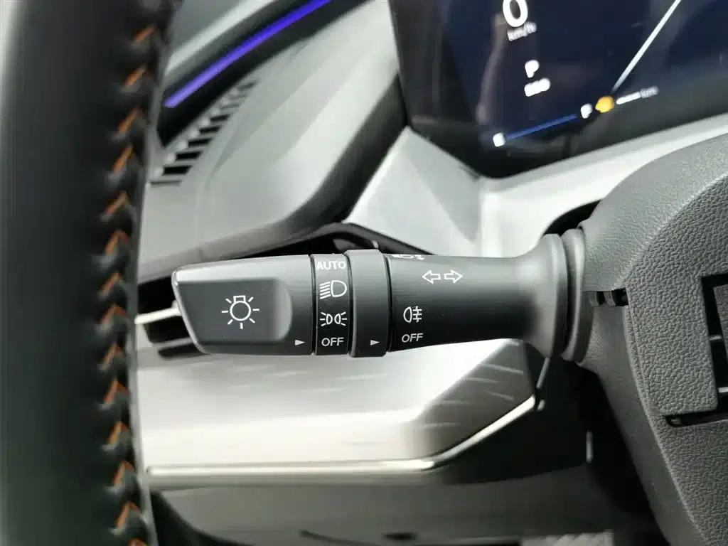 Changan Oushang Z6 2022 Blue Whale 1.5T DCT Smart City Edition — миниатюра 21
