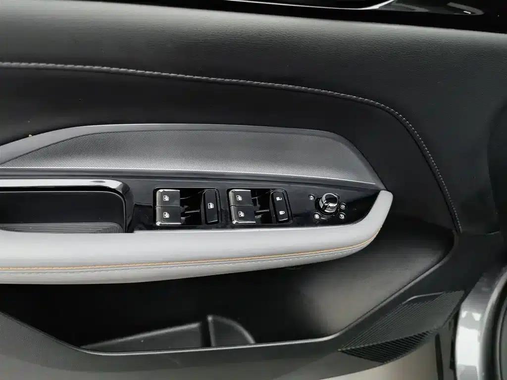 Changan Oushang Z6 2022 Blue Whale 1.5T DCT Smart City Edition — миниатюра 9