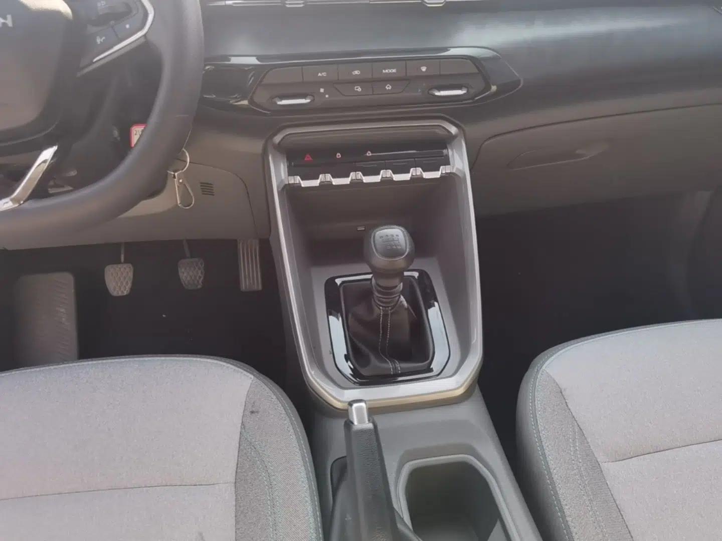Baojun RS-3 2020 1.5L Manual Smart Comfort Edition — миниатюра 17