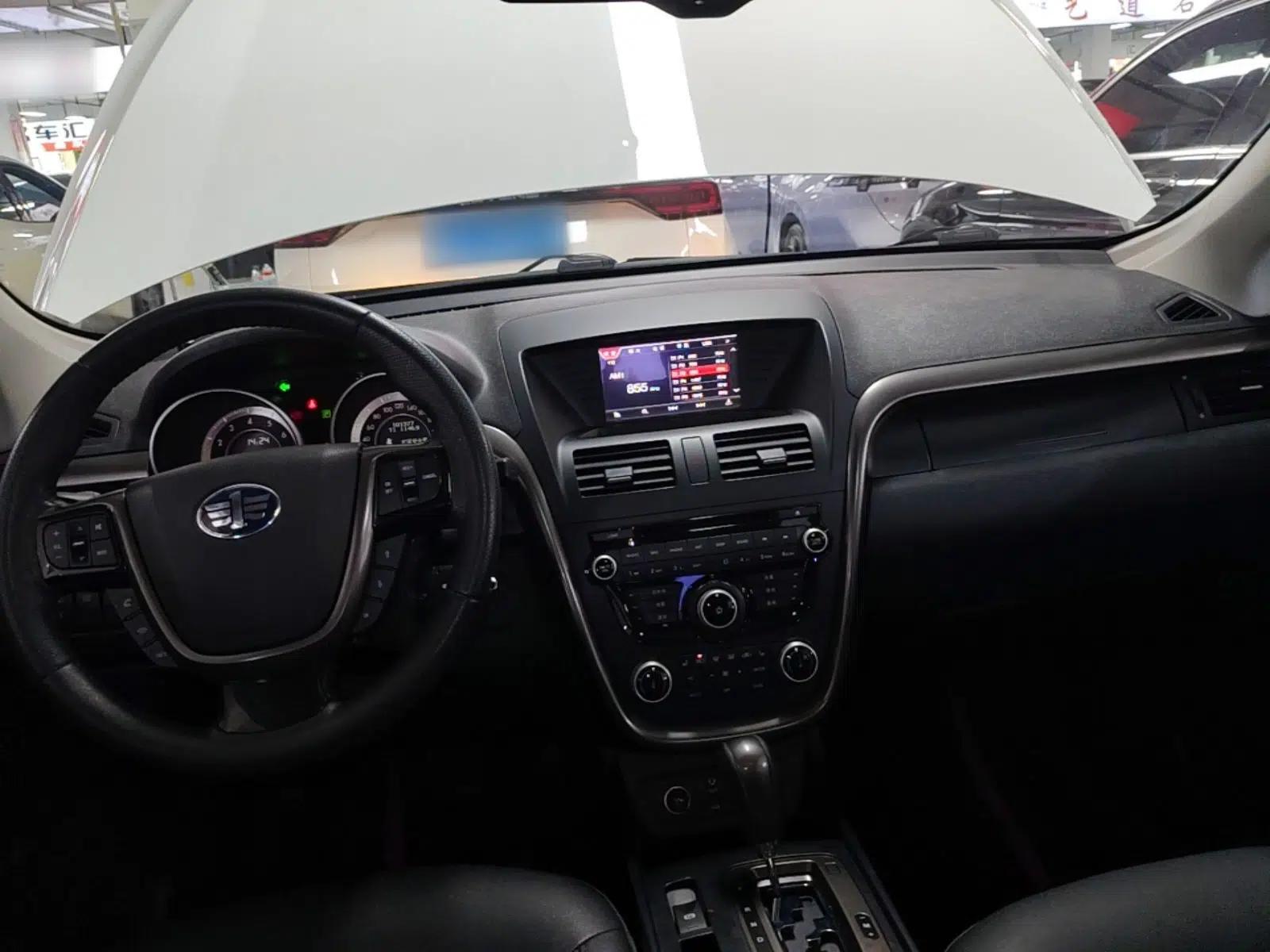 Bestune X80 2016 2.0L Automatic Luxury Model — миниатюра 11