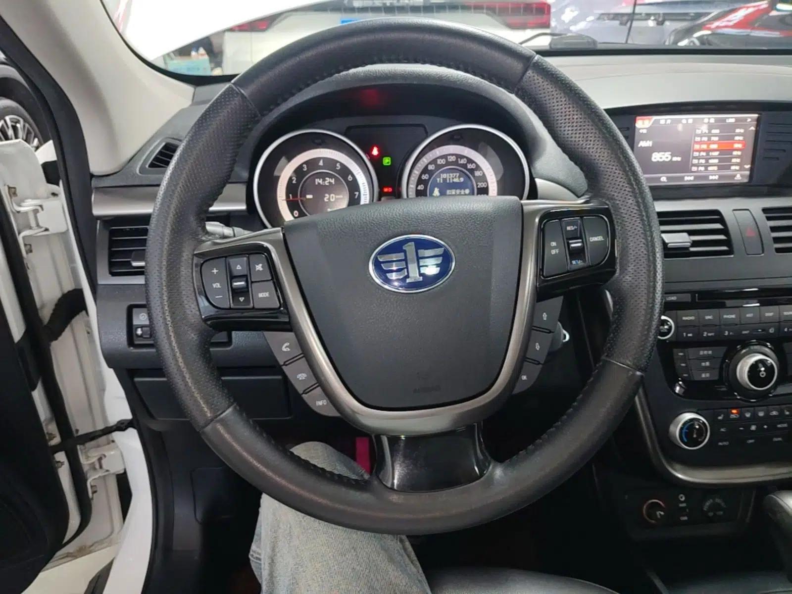 Bestune X80 2016 2.0L Automatic Luxury Model — миниатюра 12