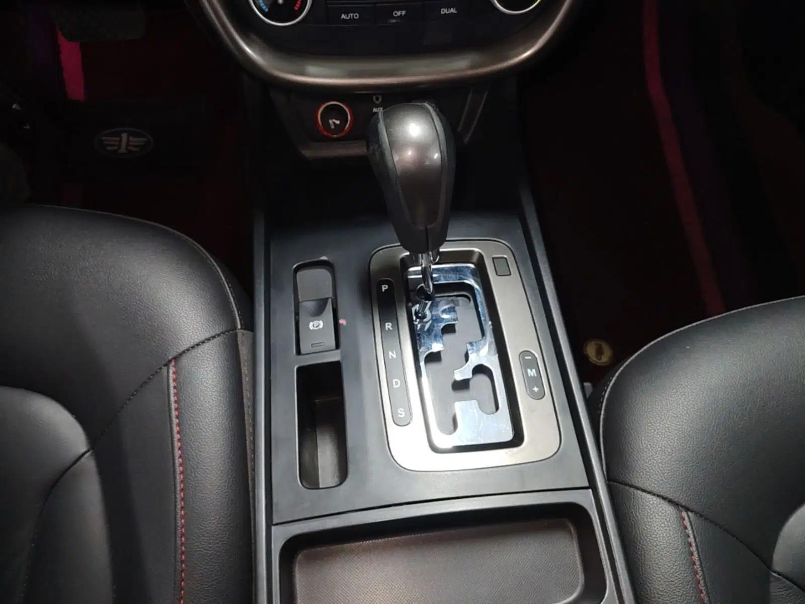Bestune X80 2016 2.0L Automatic Luxury Model — миниатюра 15