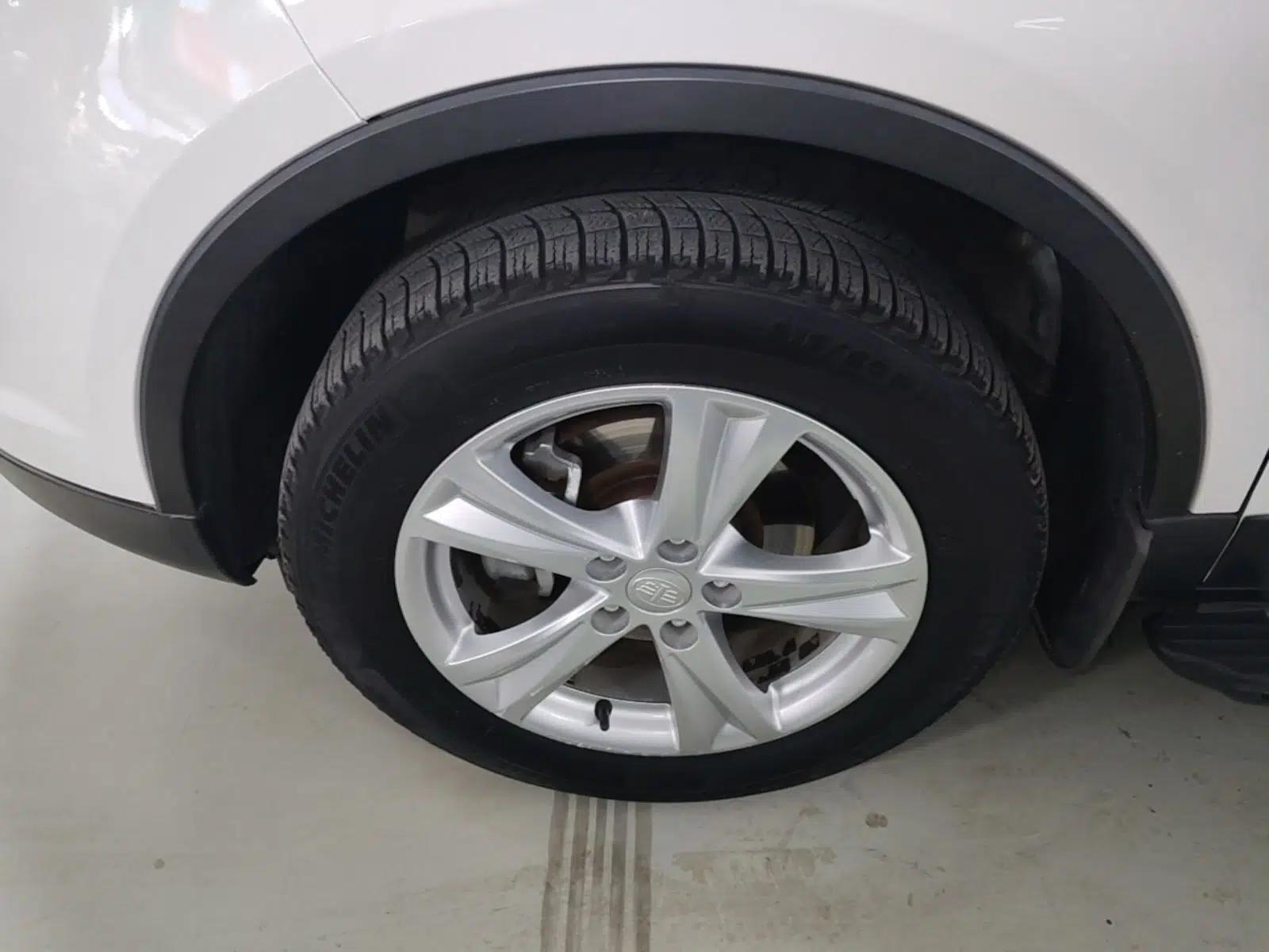 Bestune X80 2016 2.0L Automatic Luxury Model — миниатюра 3