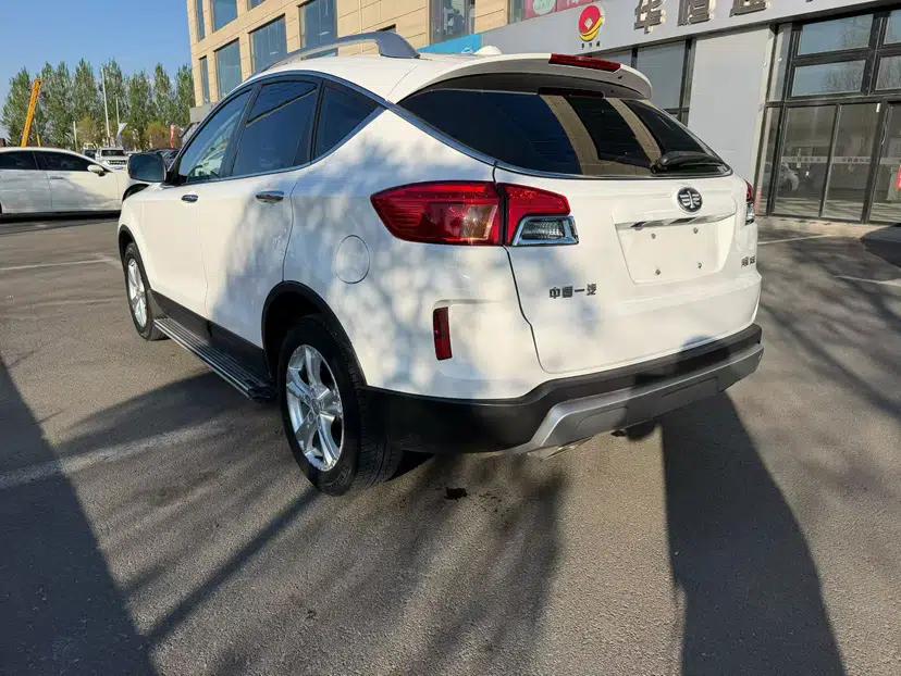 Bestune X80 2016 2.0L Automatic Luxury Model — миниатюра 6