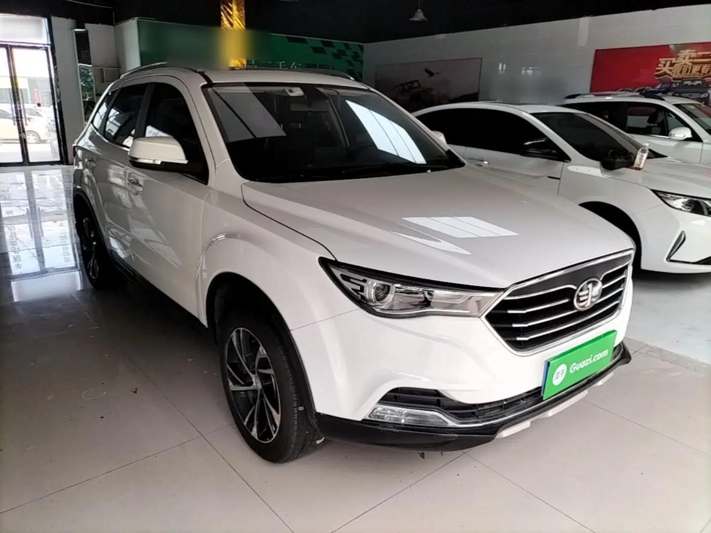 Bestune X40 2019 1.6L Automatic Luxury Edition China VI — миниатюра 3