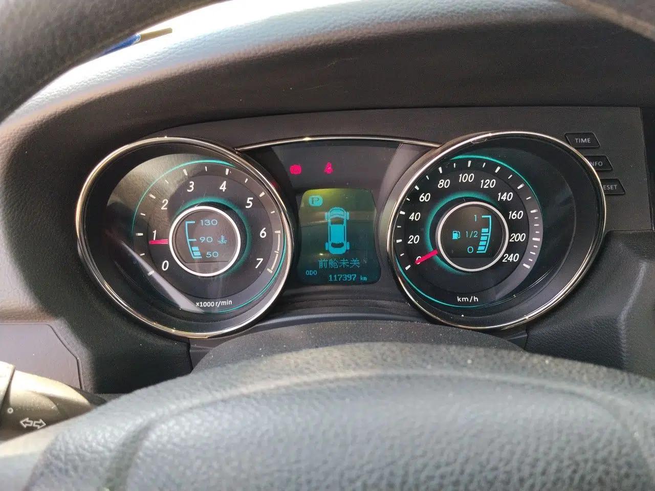 BAIC Senova D50 2015 1.5L CVT Standard Value Navigation Edition — миниатюра 12