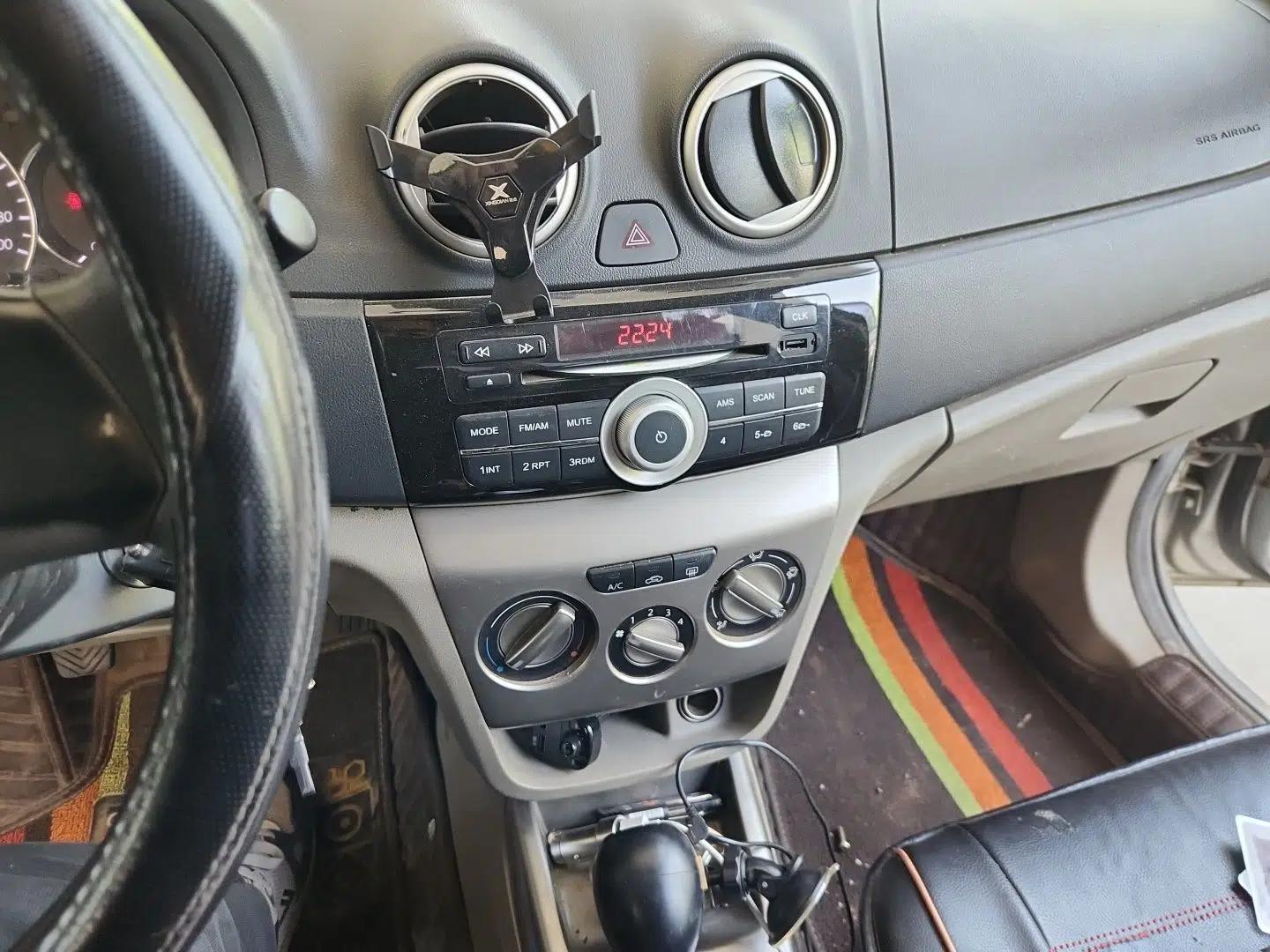 CHANGAN Alsvin V3 2012 1.3L Manual Luxury Version China IV Standard — миниатюра 14