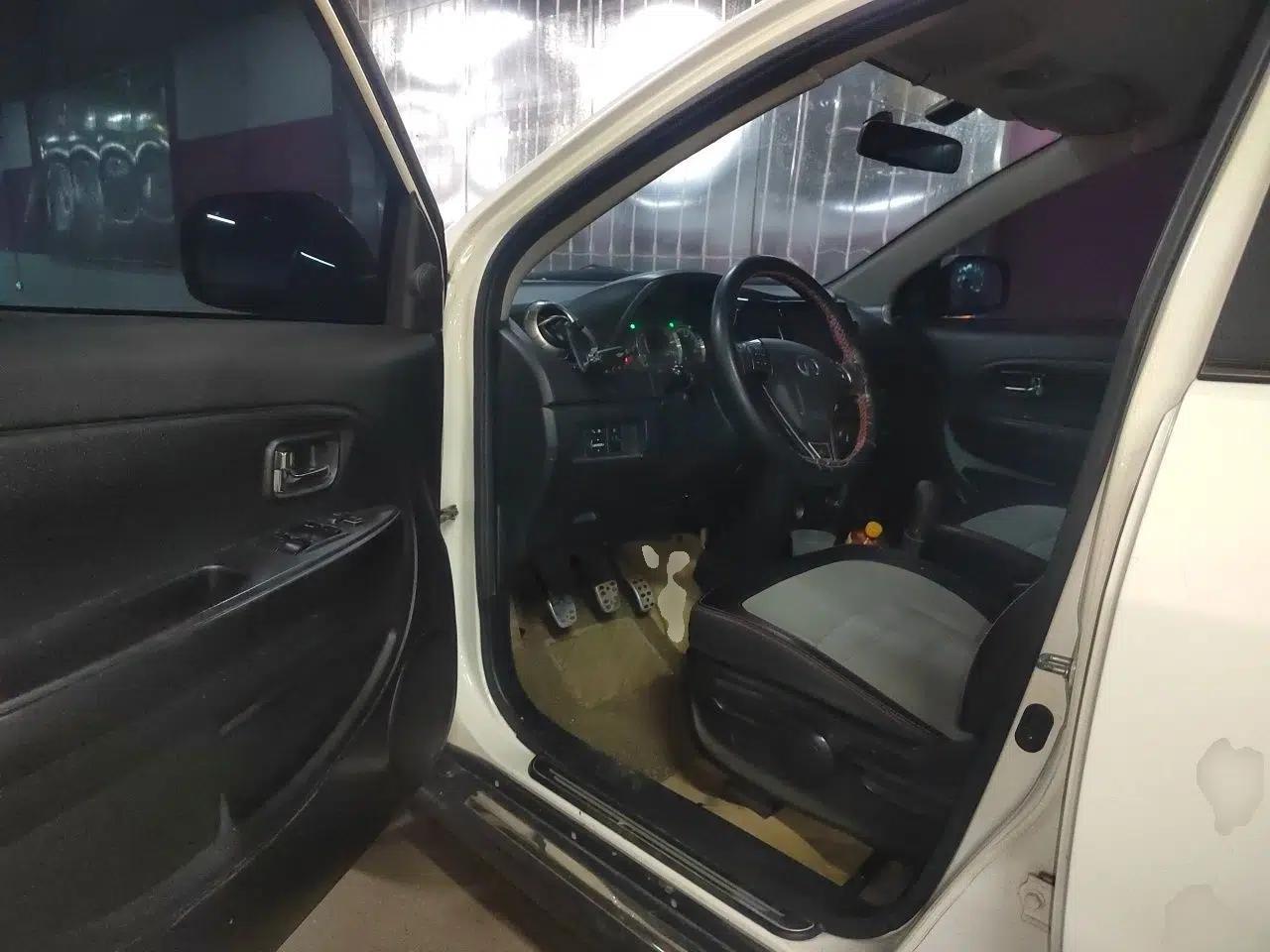 Great Wall M4 2014 1.5L Manual Luxury Model — миниатюра 17