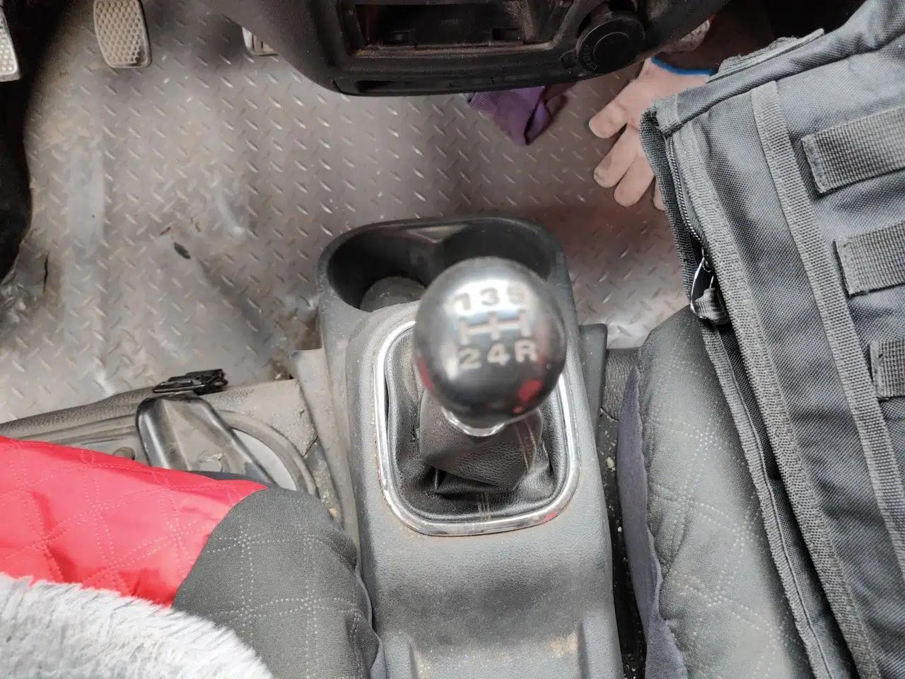 CHANGAN KAICHENG Ruixing M60 2019 1.5L Base Model China V Emission Standard 2-Seat Cargo Van with 4G15S Engine — миниатюра 15