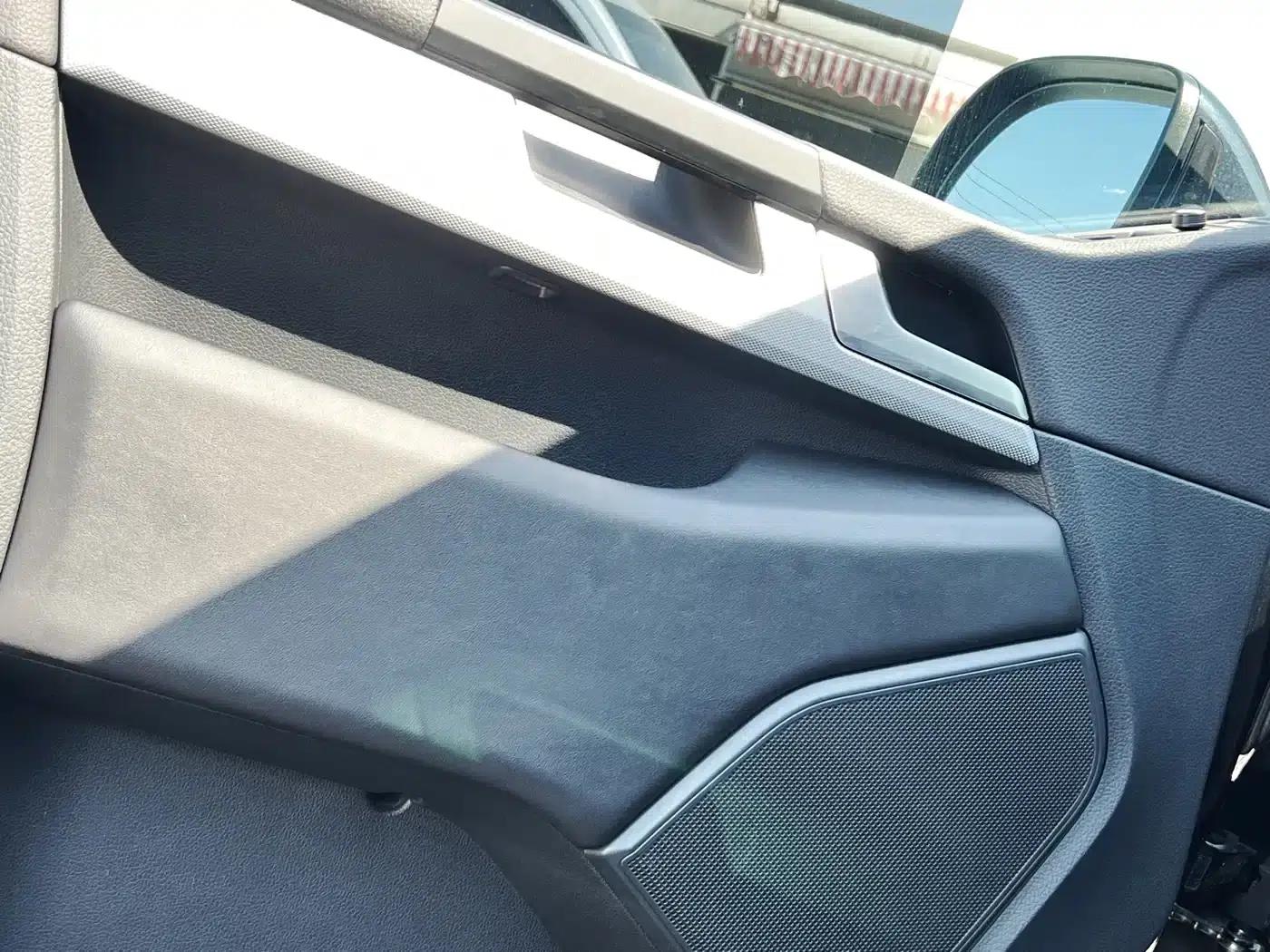 Multivan 2016 2.0TSI 4WD Premium Edition 7-Seater — миниатюра 11