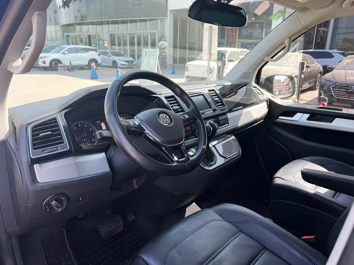 Multivan 2016 2.0TSI 4WD Premium Edition 7-Seater — миниатюра 5