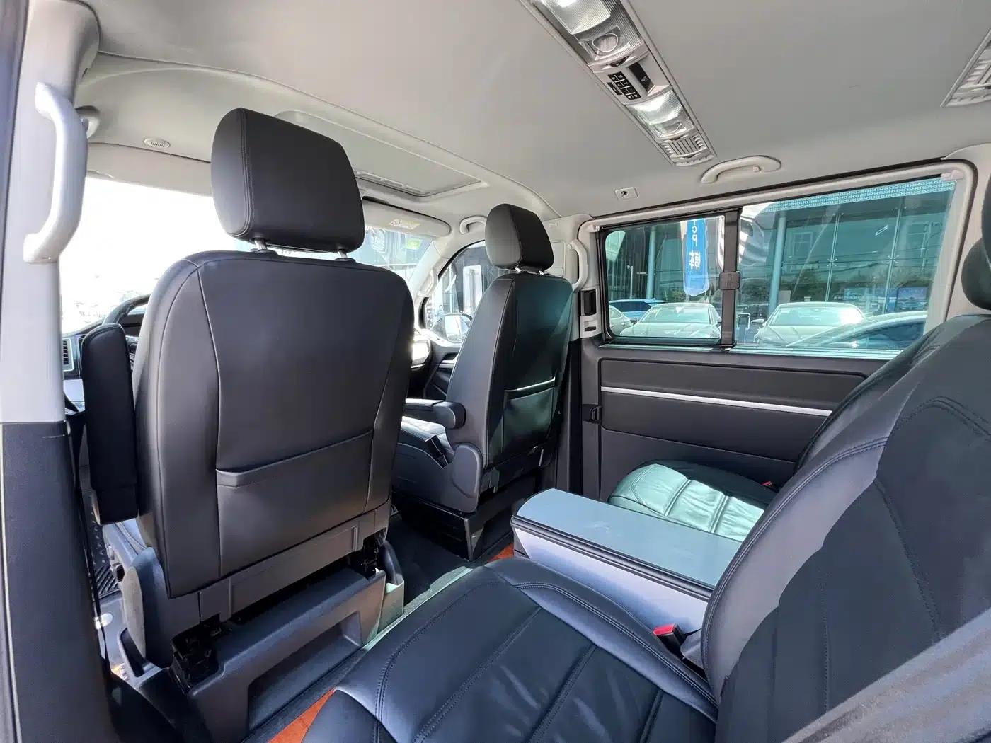 Multivan 2016 2.0TSI 4WD Premium Edition 7-Seater — миниатюра 6