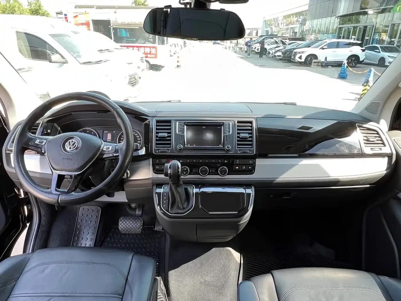 Multivan 2016 2.0TSI 4WD Premium Edition 7-Seater — миниатюра 8