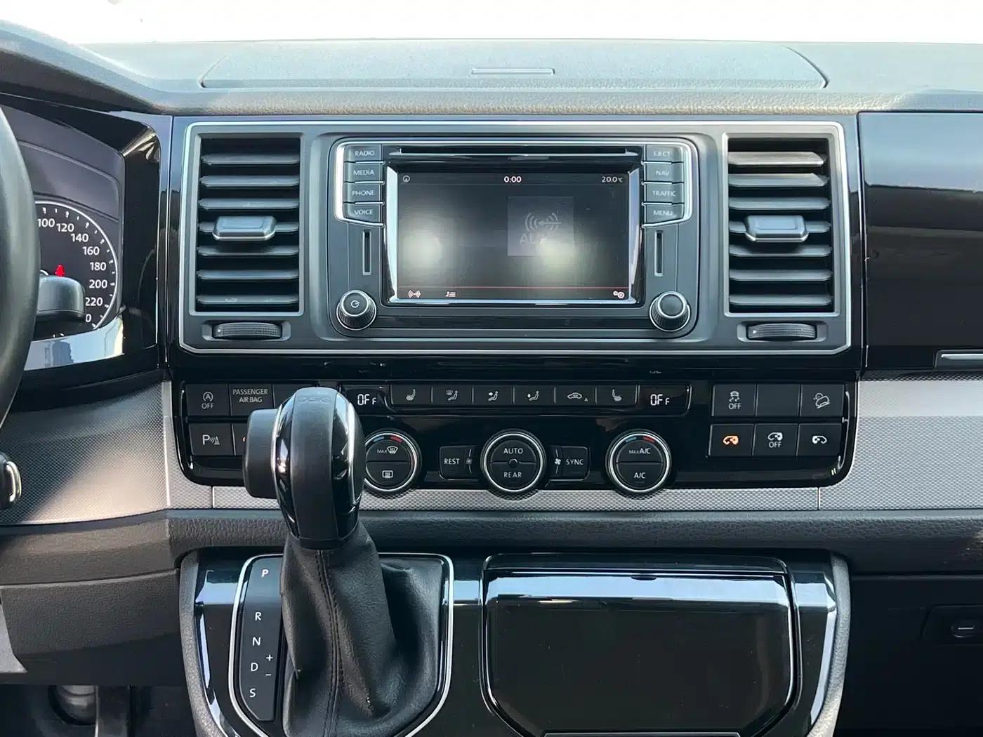 Multivan 2016 2.0TSI 4WD Premium Edition 7-Seater — миниатюра 9