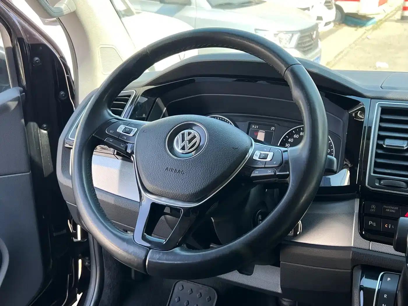 Multivan 2016 2.0TSI 4WD Premium Edition 7-Seater — миниатюра 10