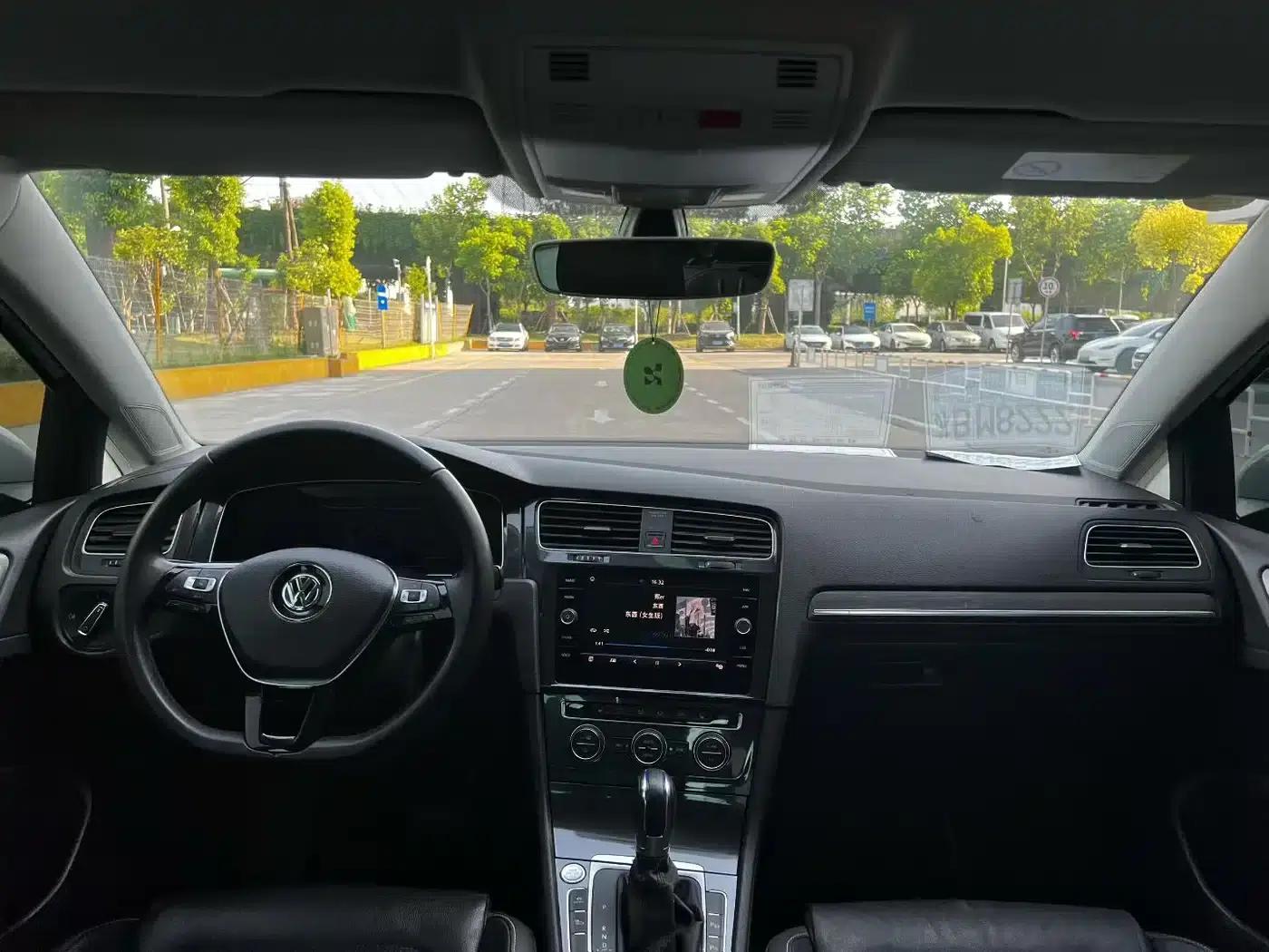 Imported 2018 e-Golf New Energy — миниатюра 5