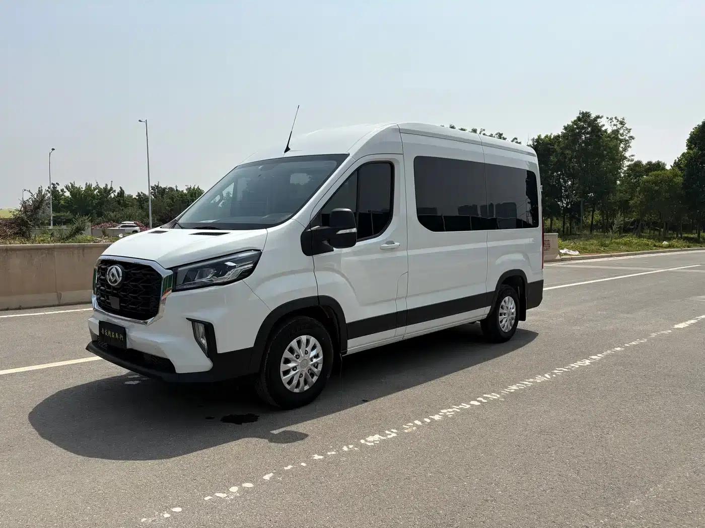 Xintu V90 2024 Smart 2.0T Automatic Front-Wheel Drive Long Wheelbase High Roof Single Rear Tire 6/7 Seats — миниатюра 1