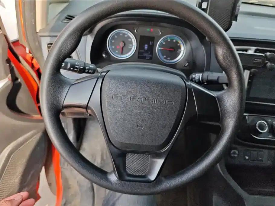 Lingzhi New Energy 2023 Classic Van (2-seater) — миниатюра 15