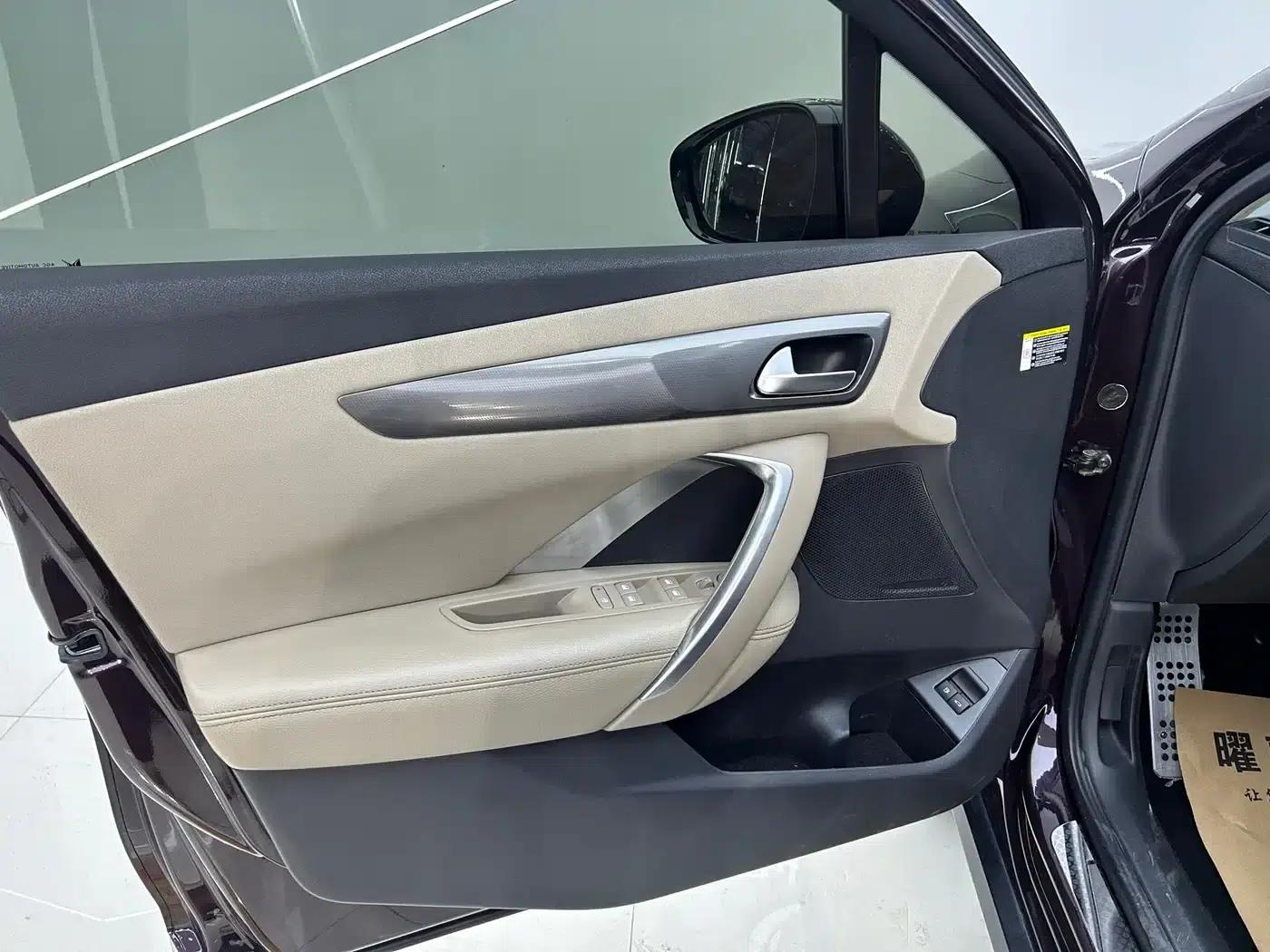 DS 6 2014 1.6T Luxury Edition THP200 — миниатюра 7