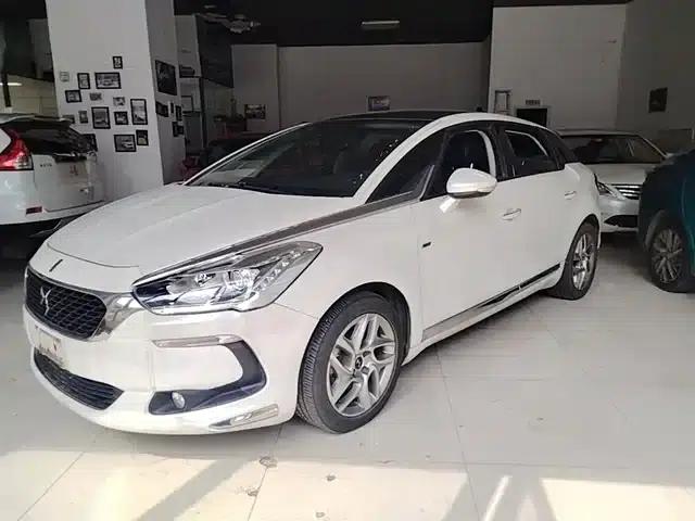DS 5 2015 1.6T Elegant Edition THP160