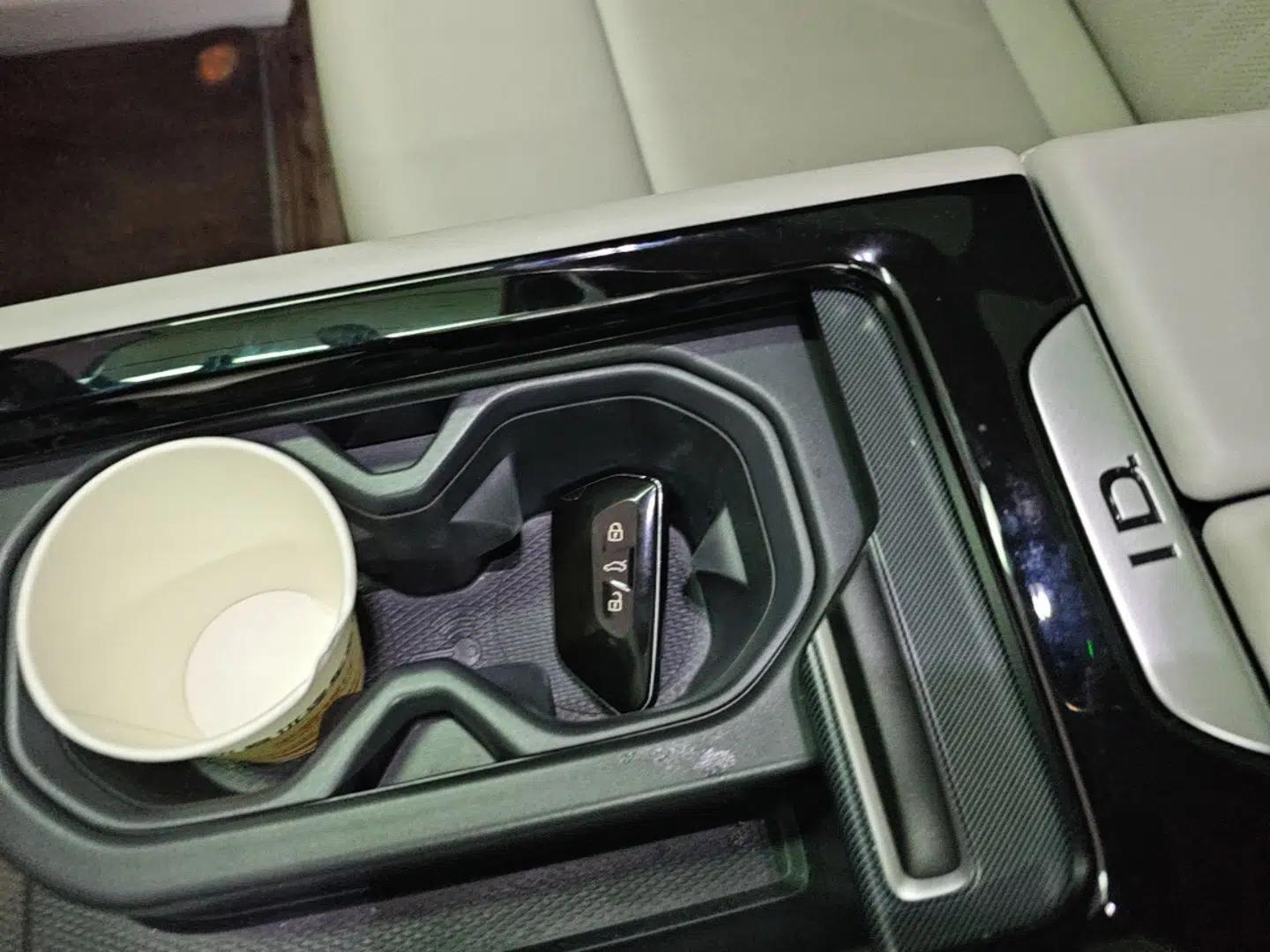 Volkswagen ID.7 VIZZION 2024 First Edition — миниатюра 12