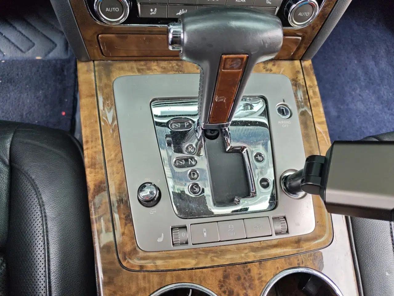 Volkswagen Phaeton 2011 3.6L V6 5-Seater Extended Business Edition — миниатюра 15
