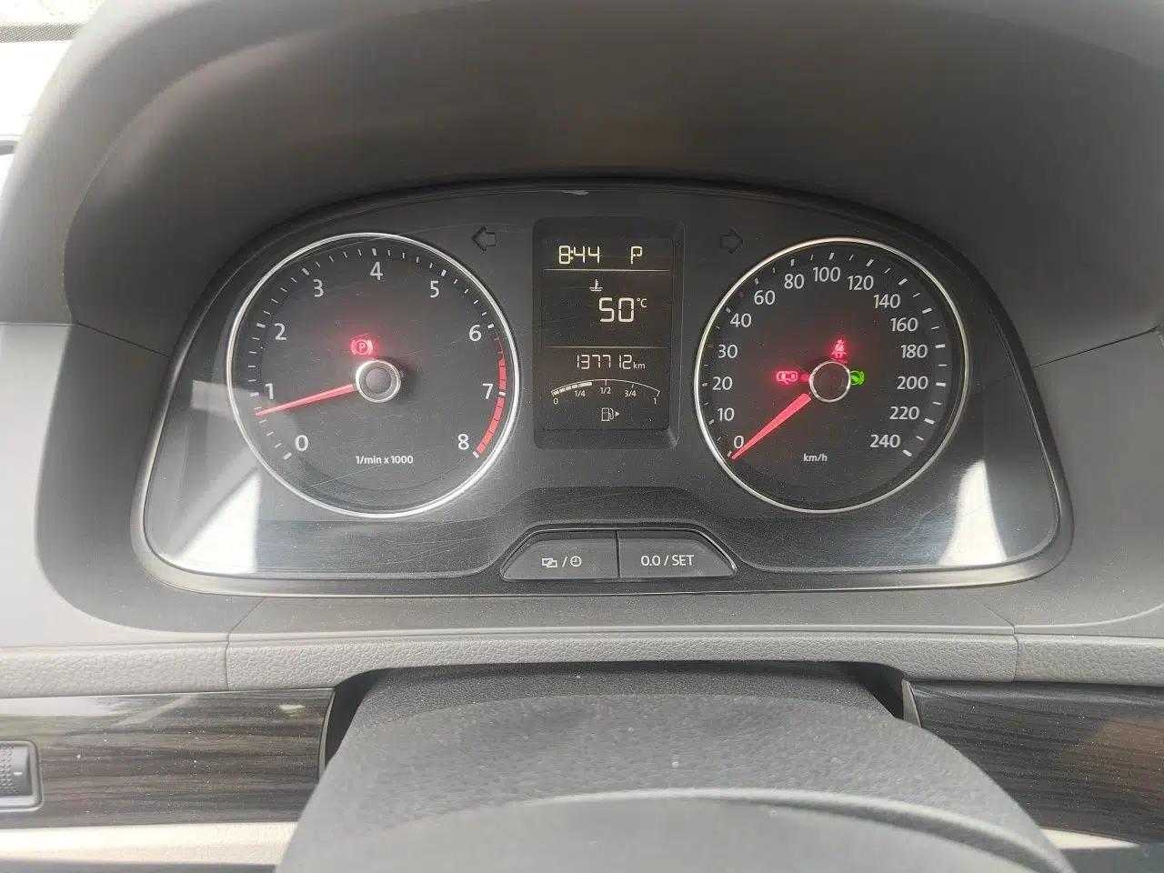 Volkswagen Gran Lavida 2013 1.6L Automatic Comfort Model — миниатюра 13