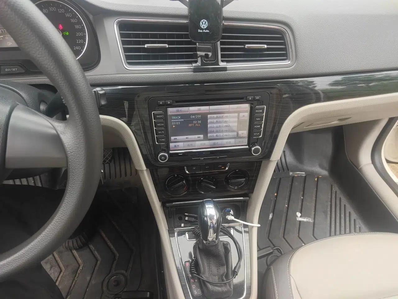 Volkswagen Gran Lavida 2013 1.6L Automatic Comfort Model — миниатюра 14