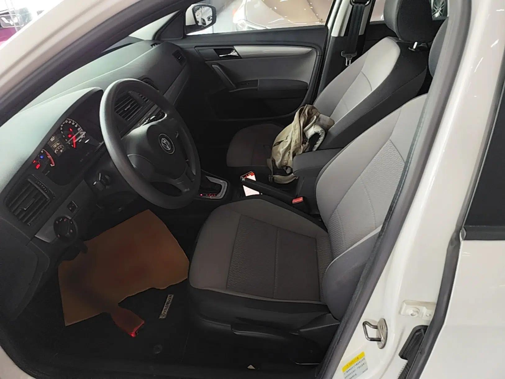 Volkswagen Gran Lavida 2013 1.6L Automatic Fashion Model — миниатюра 15