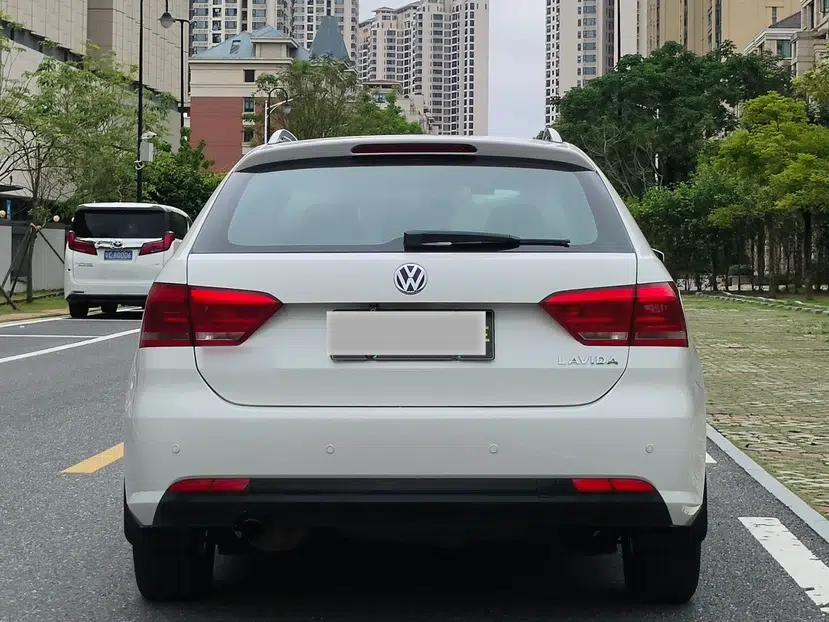 Volkswagen Gran Lavida 2013 1.6L Automatic Fashion Model — миниатюра 3
