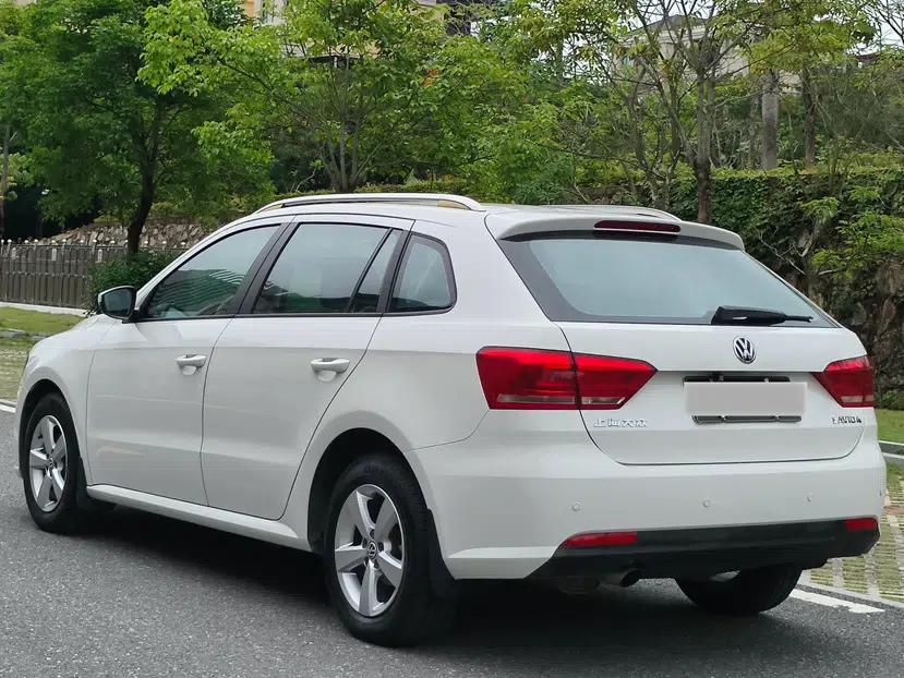 Volkswagen Gran Lavida 2013 1.6L Automatic Fashion Model — миниатюра 4