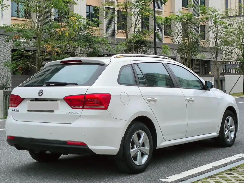 Volkswagen Gran Lavida 2013 1.6L Automatic Fashion Model — миниатюра 5