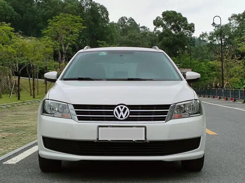 Volkswagen Gran Lavida 2013 1.6L Automatic Fashion Model — миниатюра 9