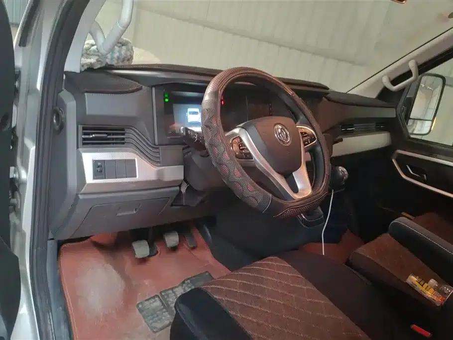 Yufeng 2023 V9+ 2.0T Manual Front-Wheel Drive Multi-Functional Short Wheelbase Low Roof 5/6 Seat — миниатюра 12