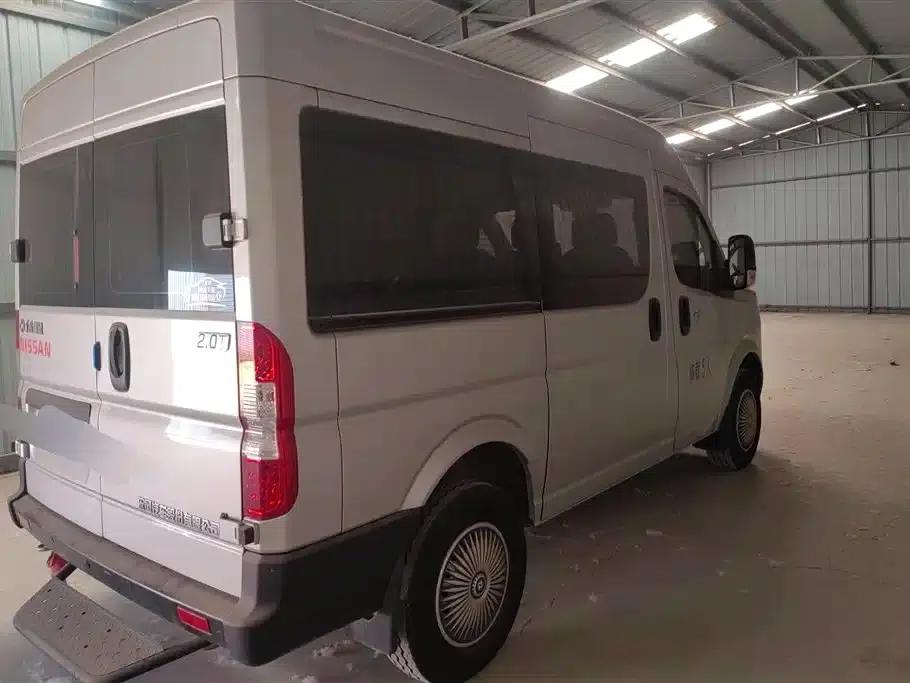 Yufeng 2023 V9+ 2.0T Manual Front-Wheel Drive Multi-Functional Short Wheelbase Low Roof 5/6 Seat — миниатюра 3