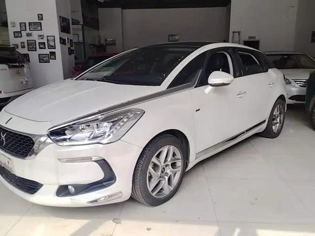 DS 5 2015 1.6T Elegant Edition THP160